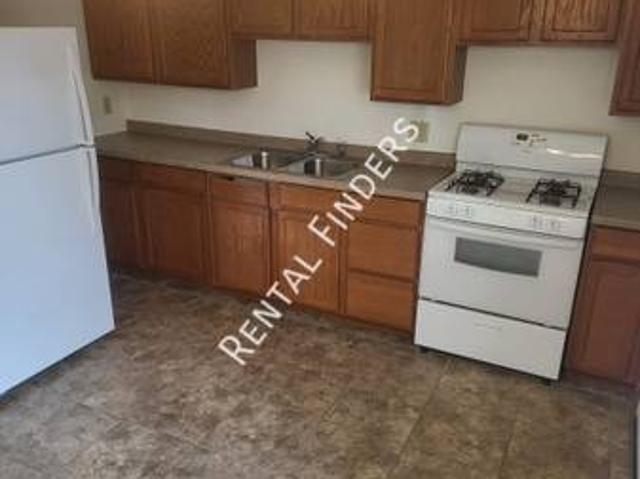 3 BR, 1.5 BA Apartment 339 Dove Street, Oshkosh, WI 54902