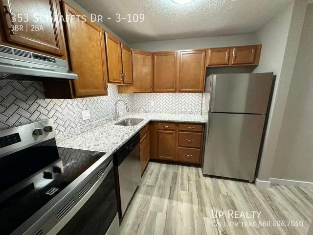 3 BR, 1.5 BA Apartment 353 Schraffts Dr, Waterbury, CT 06705