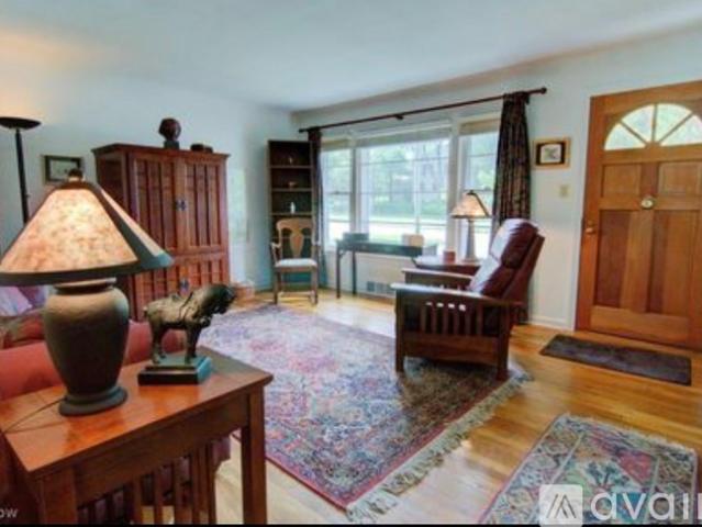 3 BR, 1.5 BA Apartment 3611 Monticello Boulevard, Cleveland Heights, OH 44121