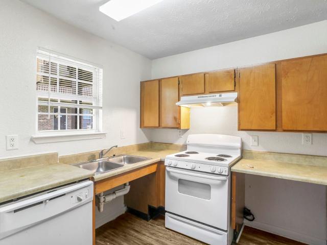 3 BR, 1.5 BA Apartment 373 South Canal Street Unit J J4, Canton, MS 39046