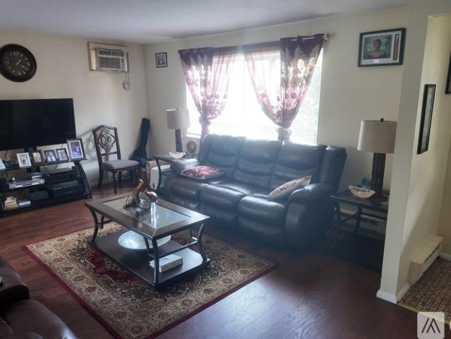 3 BR, 1.5 BA Apartment 37 Sherman Street, Unit a, Stamford, CT 06902