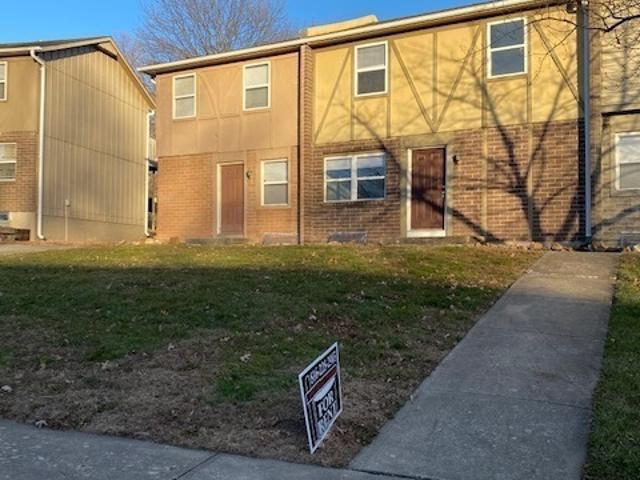 3 BR, 1.5 BA Apartment 3829 NE Colonial Dr, Lee's Summit, MO 64064