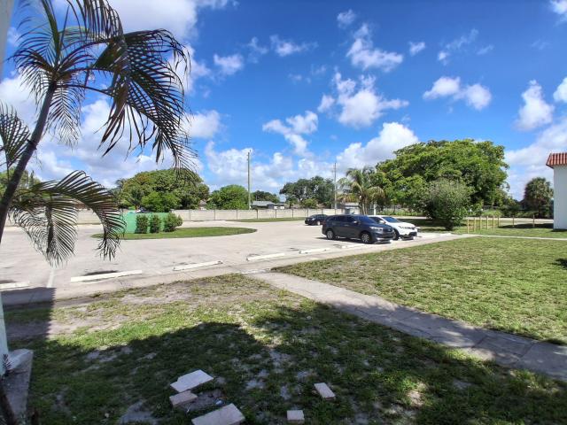 3 BR, 1.5 BA Apartment 405 SW 13 Pl, Deerfield Beach, FL 33441