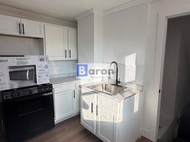 3 BR, 1.5 BA Apartment 408 E Eckman St, South Bend, IN 46614