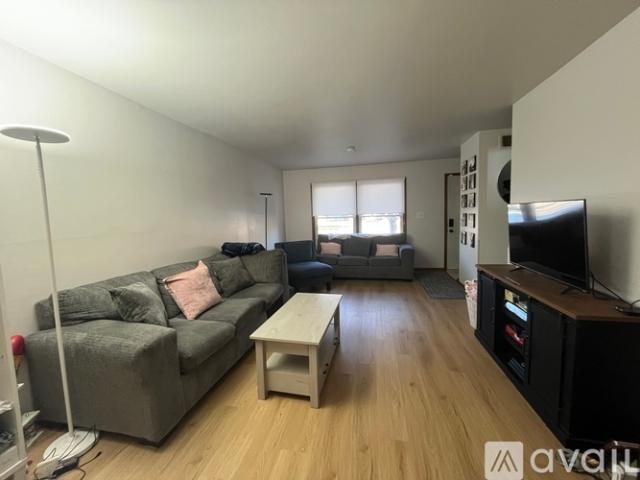 3 BR, 1.5 BA Apartment 4028 South 43rd Street, Unit 4030, Greenfield, WI 53220