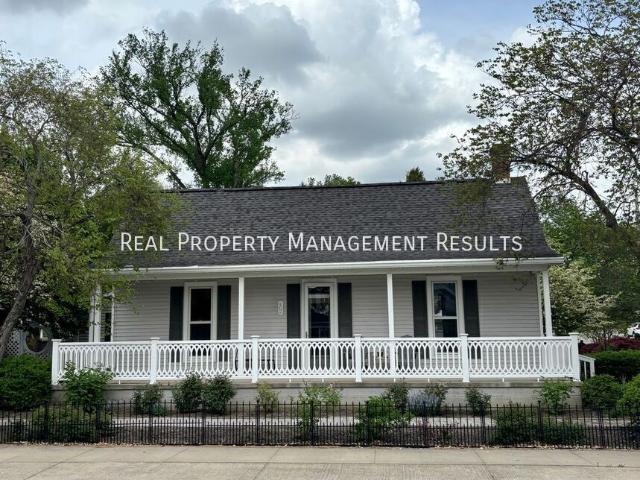 3 BR, 1.5 BA Apartment 402 Jennings Street, Newburgh, IN 47630