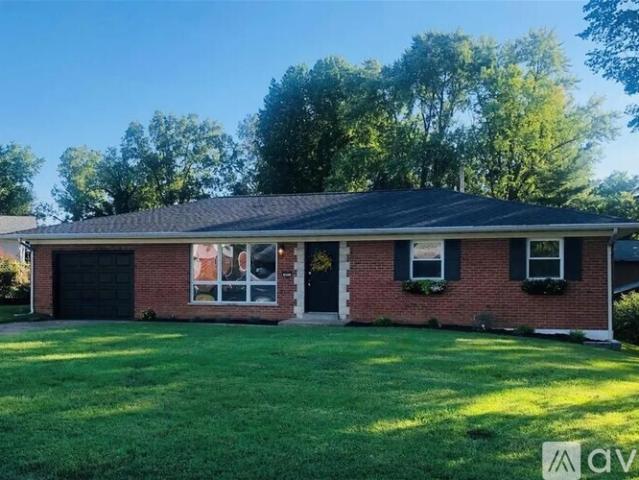 3 BR, 1.5 BA Apartment 403 North Michigan Avenue, Belleville, IL 62221