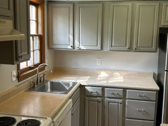 3 BR, 1.5 BA Apartment 412 Anawanda Ave, Unit 412, Mt. Lebanon, PA 15228
