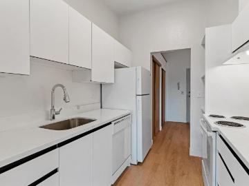 3 BR, 1.5 BA Apartment 4253 7th Ave NE Unit 403, Seattle, WA 98105