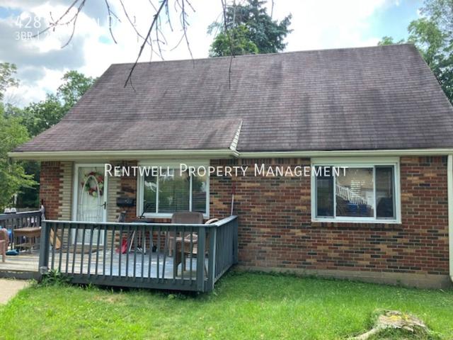 3 BR, 1.5 BA Apartment 428 Guylyn Dr, Pittsburgh, PA 15235