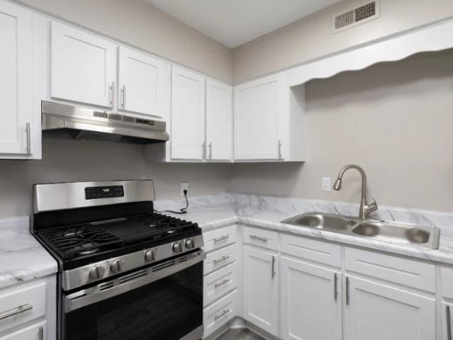 3 BR, 1.5 BA Apartment 460 E Blackstock Rd, Spartanburg, SC 29301
