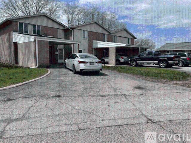 3 BR, 1.5 BA Apartment 4 Florentine Ct, Pekin, IL 61554