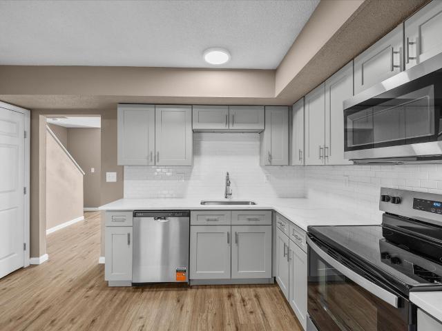 3 BR, 1.5 BA Apartment 505 N Guernsey St, Collinsville, IL 62234