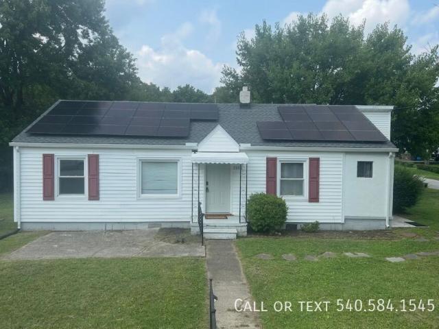 3 BR, 1.5 BA Apartment 5103 Woodlawn Road, Roanoke, VA 24017