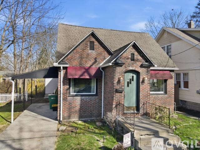 3 BR, 1.5 BA Apartment 528 Wallace Street, Stroudsburg, PA 18360