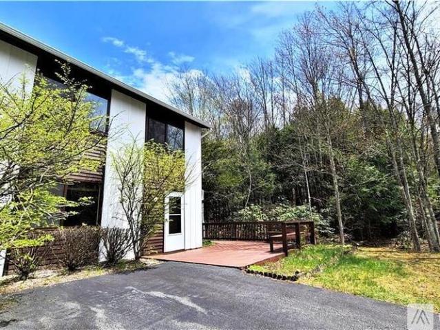 3 BR, 1.5 BA Apartment 52 Medallion Rd, Unit 1, Kiamesha Lake, NY 12751