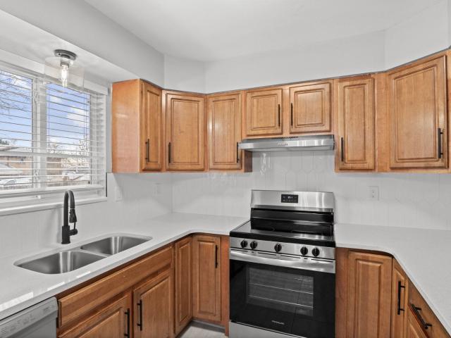 3 BR, 1.5 BA Apartment 5580 West 4th Avenue Townhomes, Lakewood, CO 80226