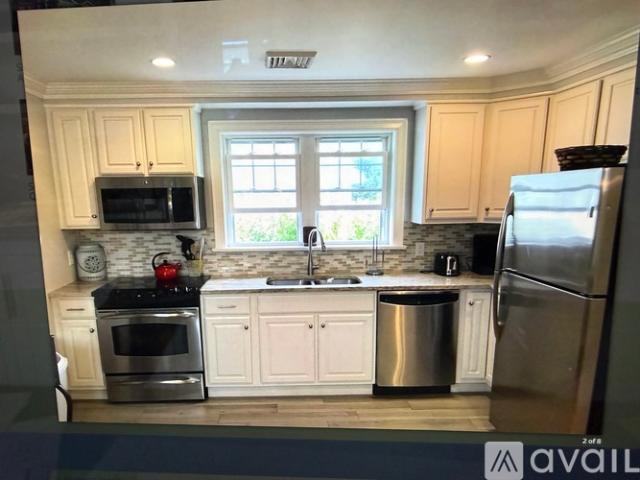 3 BR, 1.5 BA Apartment 55 Winnapaug Road, Unit unit 8, Westerly, RI 02891