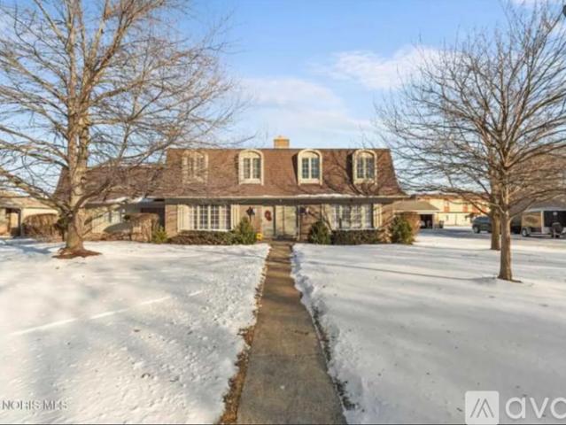 3 BR, 1.5 BA Apartment 5655 Cresthaven Lane, Unit A, Toledo, OH 43614