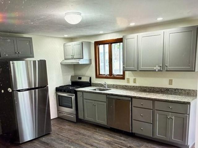 3 BR, 1.5 BA Apartment 60 Ivy St, Unit 60, East Providence, RI 02914