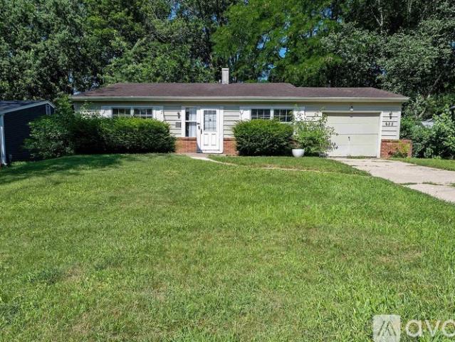 3 BR, 1.5 BA Apartment 622 Warren Avenue, Rockford, IL 61107