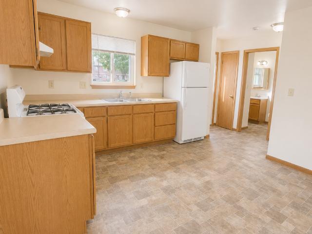 3 BR, 1.5 BA Apartment 639 E. Monroe Ave Hartford, WI 53027