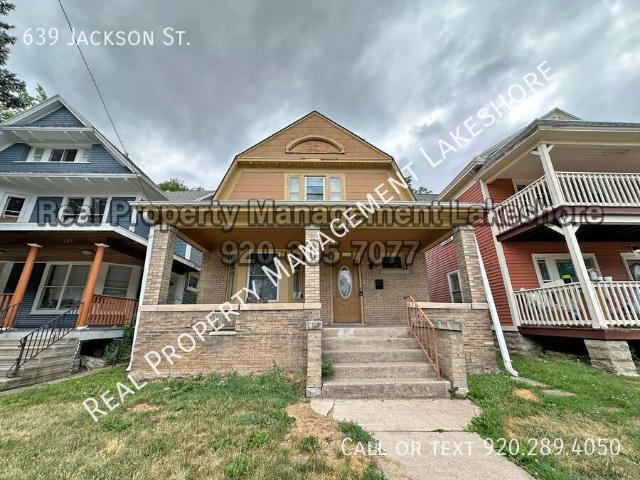3 BR, 1.5 BA Apartment 639 Jackson St Oshkosh, WI 54901