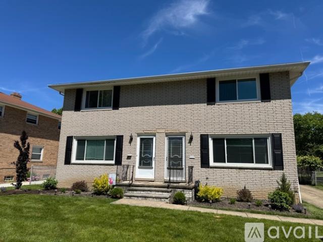 3 BR, 1.5 BA Apartment 6595 Beverly Drive, Parma Heights, OH 44130