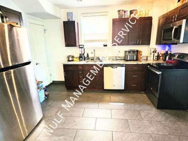 3 BR, 1.5 BA Apartment 6533 Rosemoor Street, Pittsburgh, PA 15217