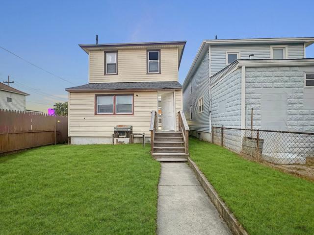 3 BR, 1.5 BA Apartment 704 N Michigan Ave, Atlantic City, NJ 08401