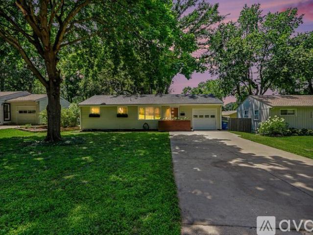 3 BR, 1.5 BA Apartment 7110 Santa Fe Drive, Overland Park, KS 66204