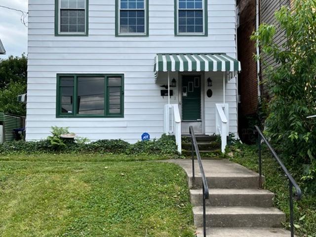 3 BR, 1.5 BA Apartment 713 Crescent Ave, Ellwood City, PA 16117