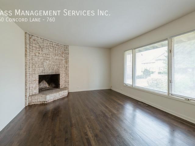3 BR, 1.5 BA Apartment 760 Concord Lane, Barrington, IL 60010