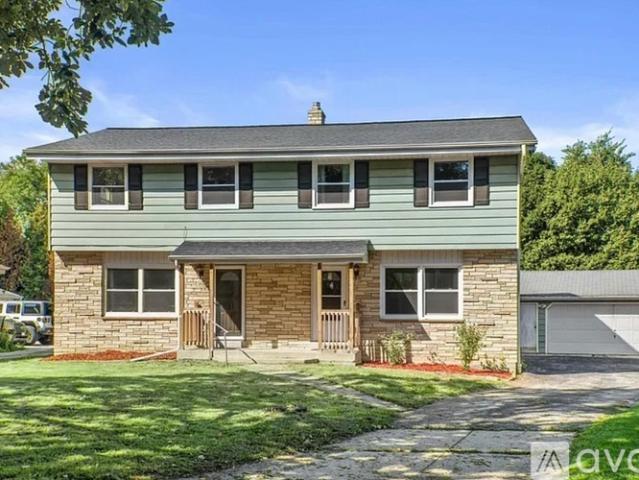3 BR, 1.5 BA Apartment 7850 West Van Beck Avenue, Unit 7850, Milwaukee, WI 53220