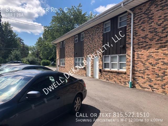 4 BR, 1.5 BA Apartment 818 Greenbrier Rd, Dekalb, IL 60115