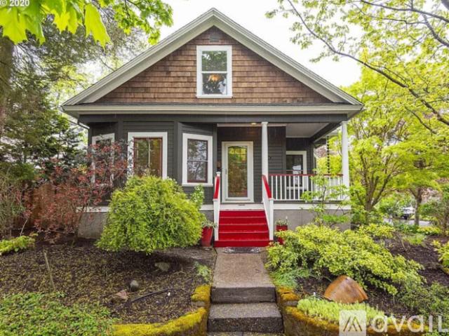 3 BR, 1.5 BA Apartment 8134 Southeast 15th Avenue, Portland, OR 97202