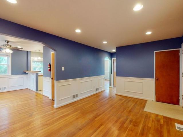 3 BR, 1.5 BA Apartment 813 Hilltop Ter SE, Washington, DC 20019