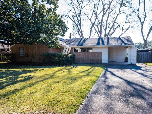 3 BR, 1.5 BA Apartment 825 Cardinal Street, Shreveport, LA 71105