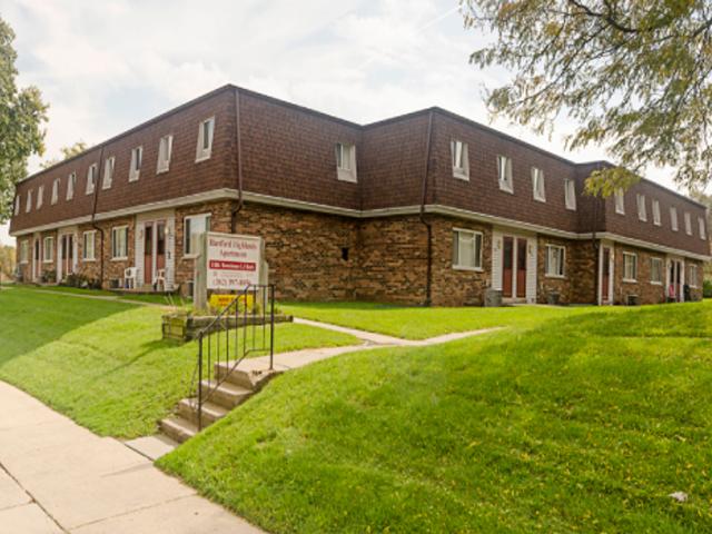 3 BR, 1.5 BA Apartment 845 Lois Ct Hartford, WI 53027