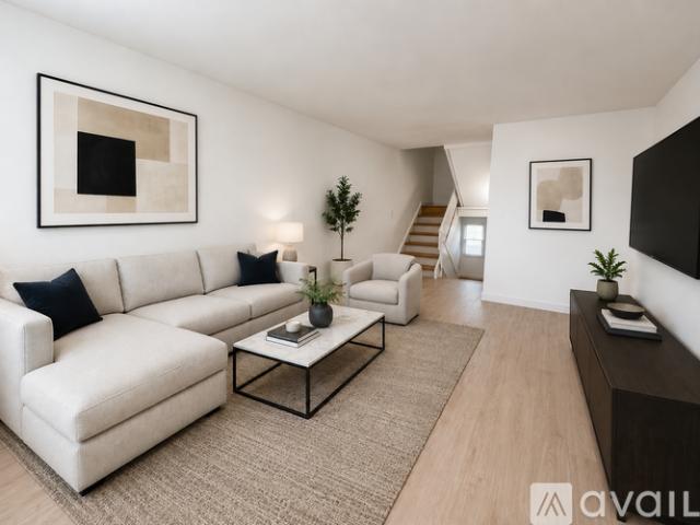 3 BR, 1.5 BA Apartment 8877 N Swan Rd, Unit J, Milwaukee, WI 53224