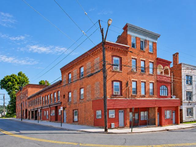 3 BR, 1.5 BA Apartment 8 30 Summer Street 8 Summer Street, Bristol, CT 06010