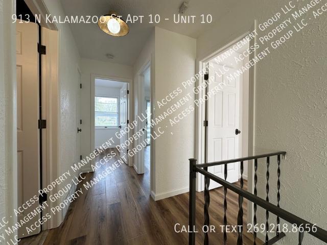 3 BR, 1.5 BA Apartment 913 N Kalamazoo St Apt 10, Paw Paw, MI 49079