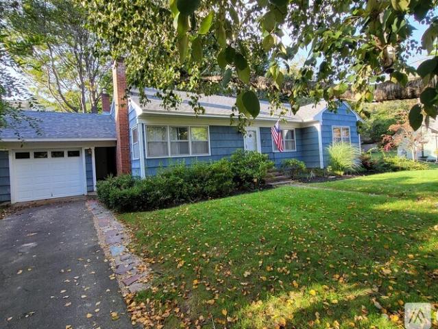 3 BR, 1.5 BA Apartment 9 Myrtle Ln, Ogunquit, ME 03907