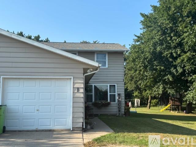3 BR, 1.5 BA Apartment E 9214 County Road T, Unit A, New London, WI 54961