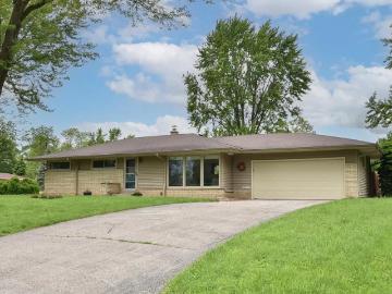 3 BR, 1.5 BA Apartment N58W18330 Juniper Ln, Menomonee Falls, WI 53051