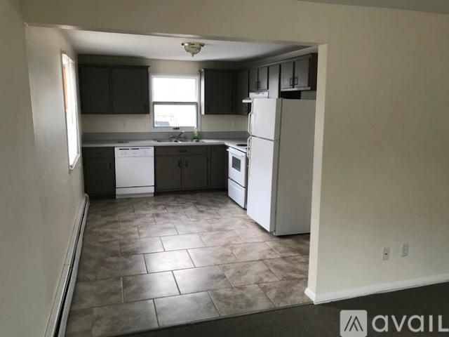 3 BR, 1.5 BA Apartment Squires Ave, Unit 831 Right side, Endicott, NY 13760