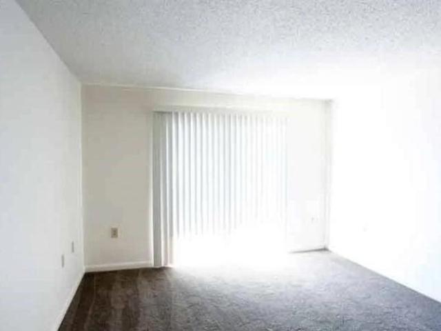 3 Br, 1 bath, Apartment 2070 Breckenridge Rd