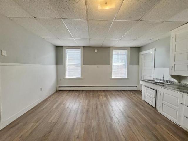 3 Br, 1 bath, Apartment 214 Blake St