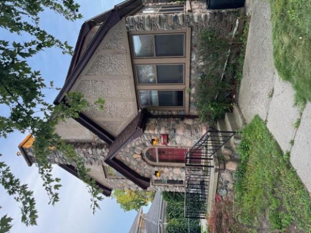 3 Br, 1 bath, Apartment 255 Main Street