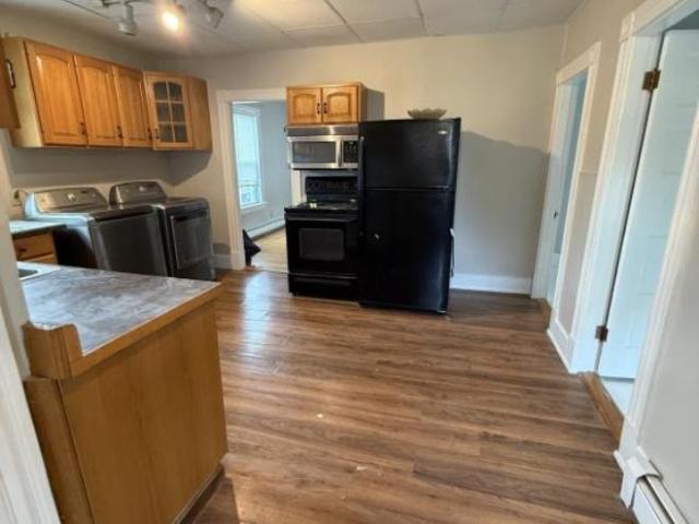 3 Br, 1 bath, Apartment 322 High St